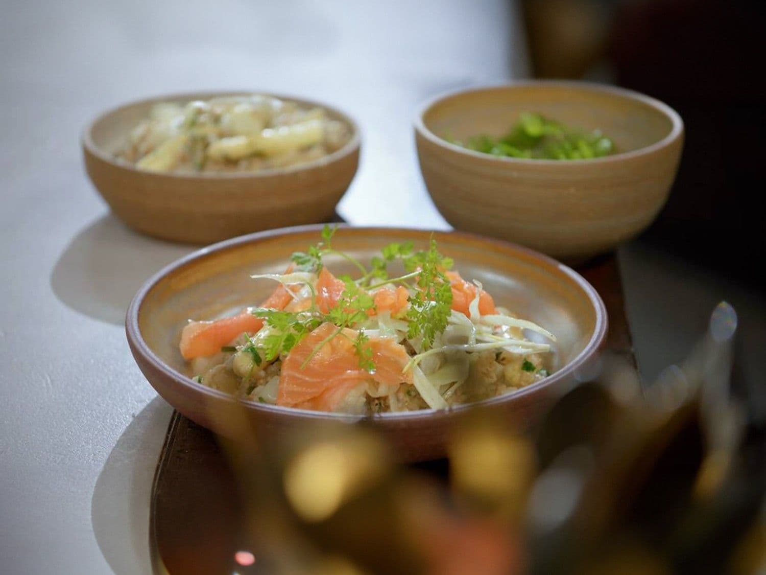 Risotto van gerst met asperges, venkel en gerookte zalm