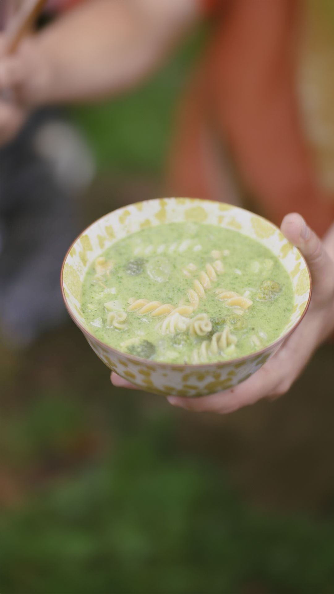 Minestrone van zomergroenten en pesto