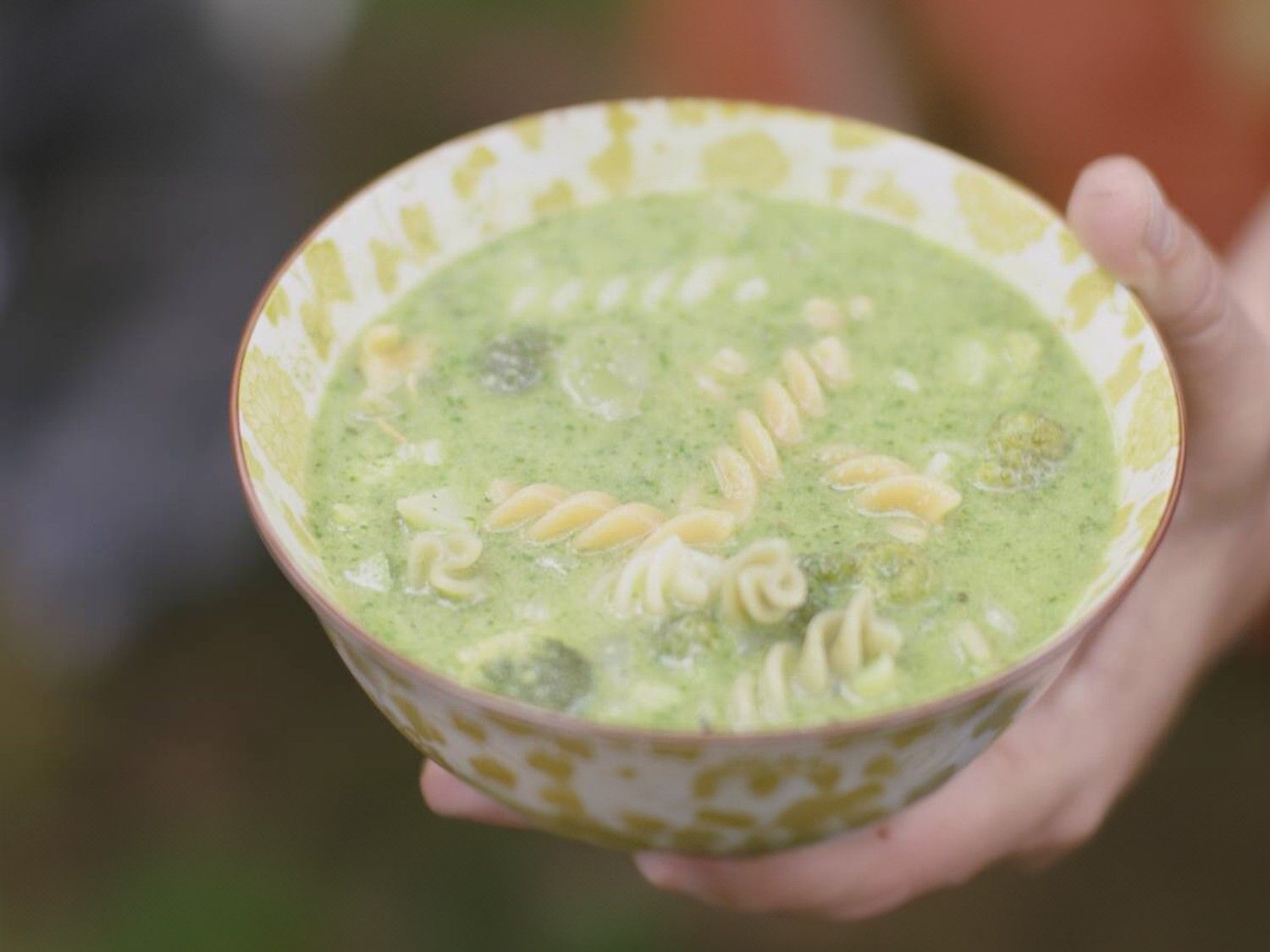 Minestrone van zomergroenten en pesto