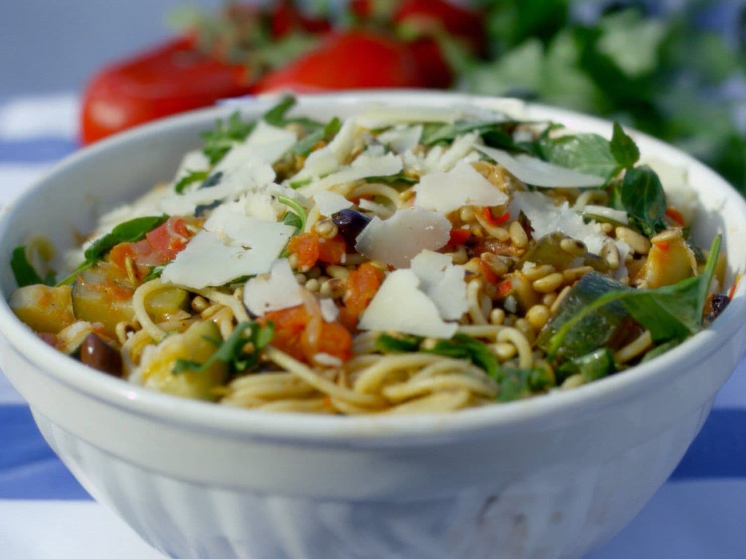 Keigemakkelijke spaghetti met tomaat en courgette