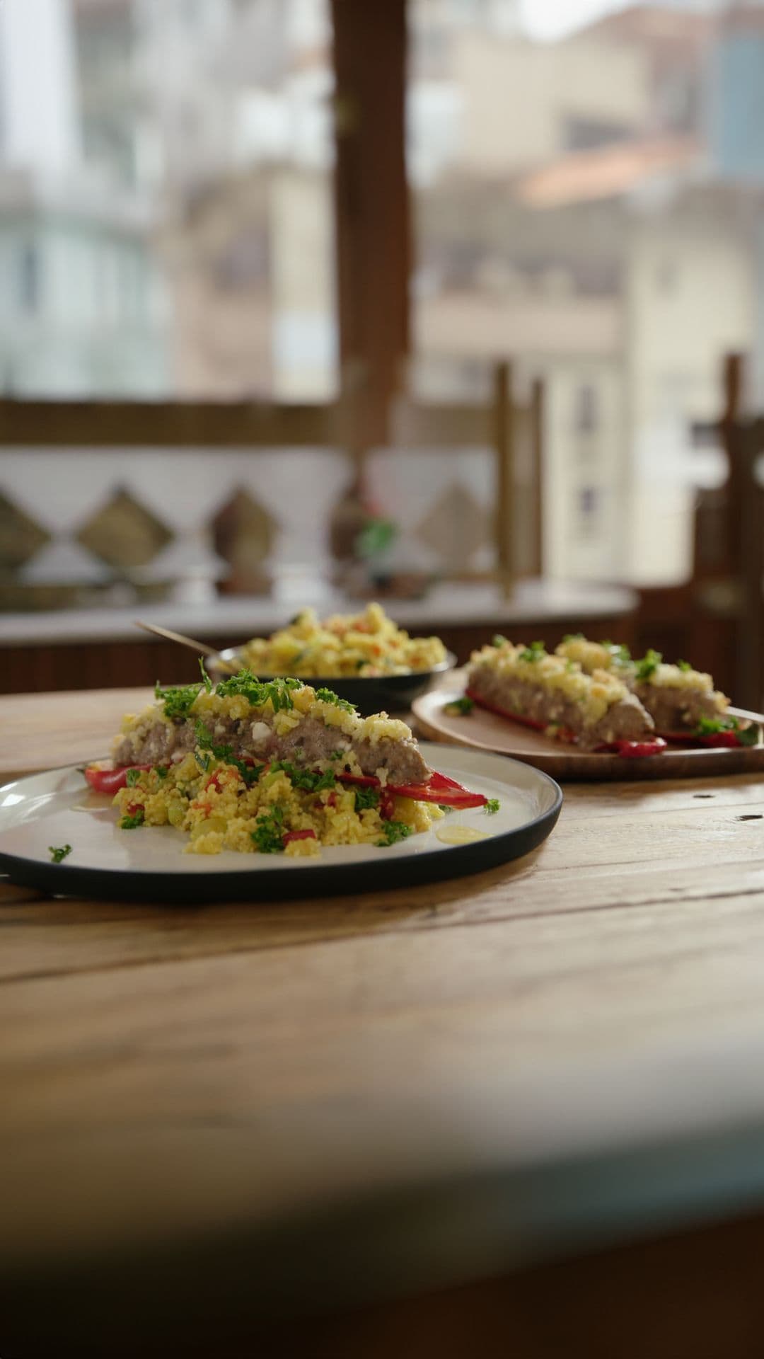 Puntpaprika’s met lamsgehakt, feta en couscous