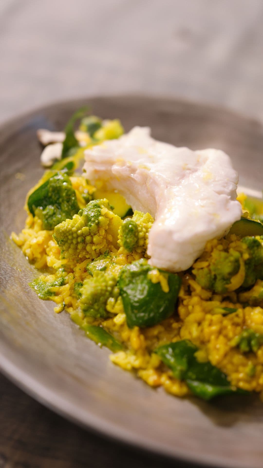 Gestoomde zeewolf met romanesco en rijst
