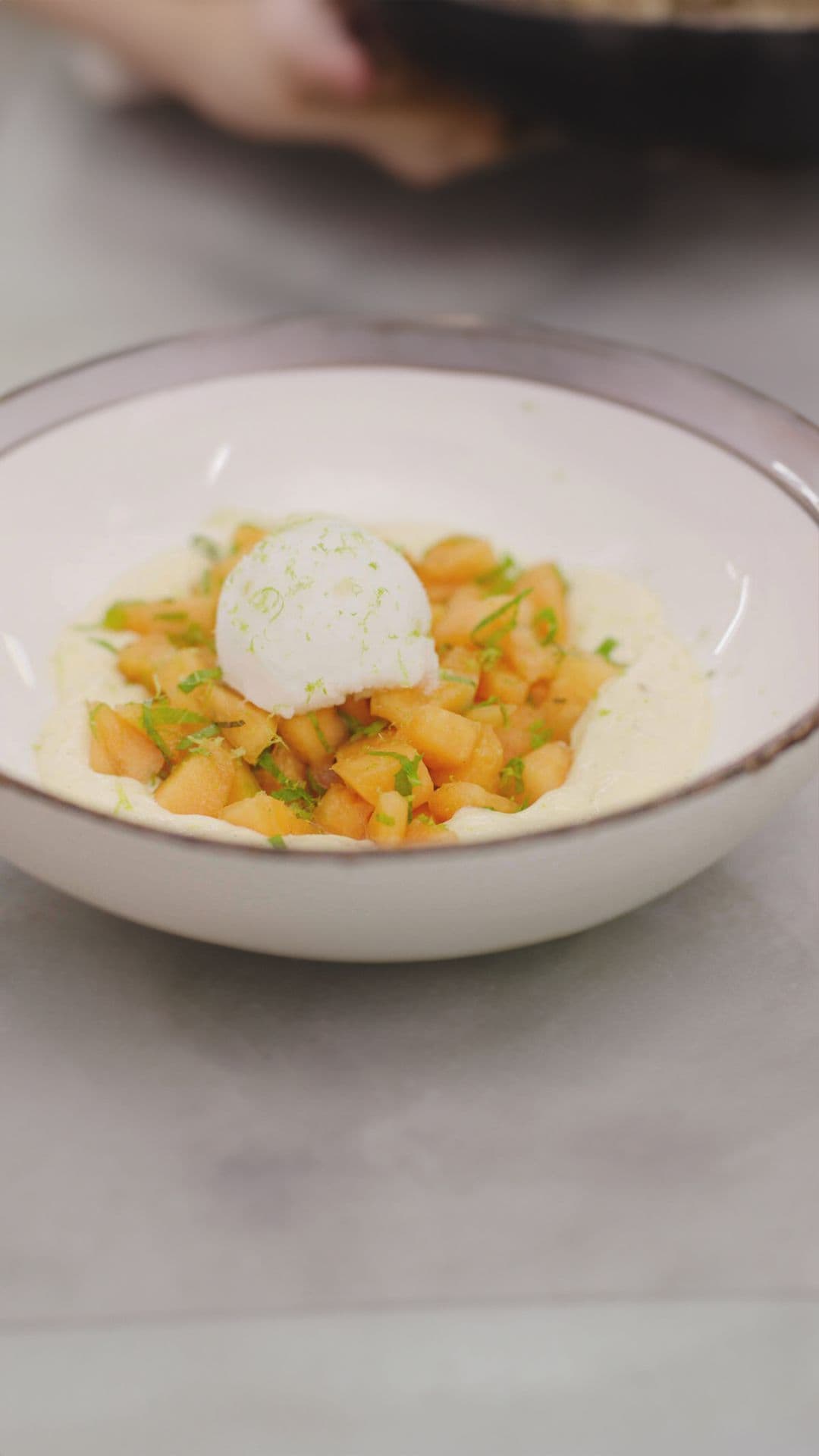 Vanillecrème met meloensalsa en citroensorbet
