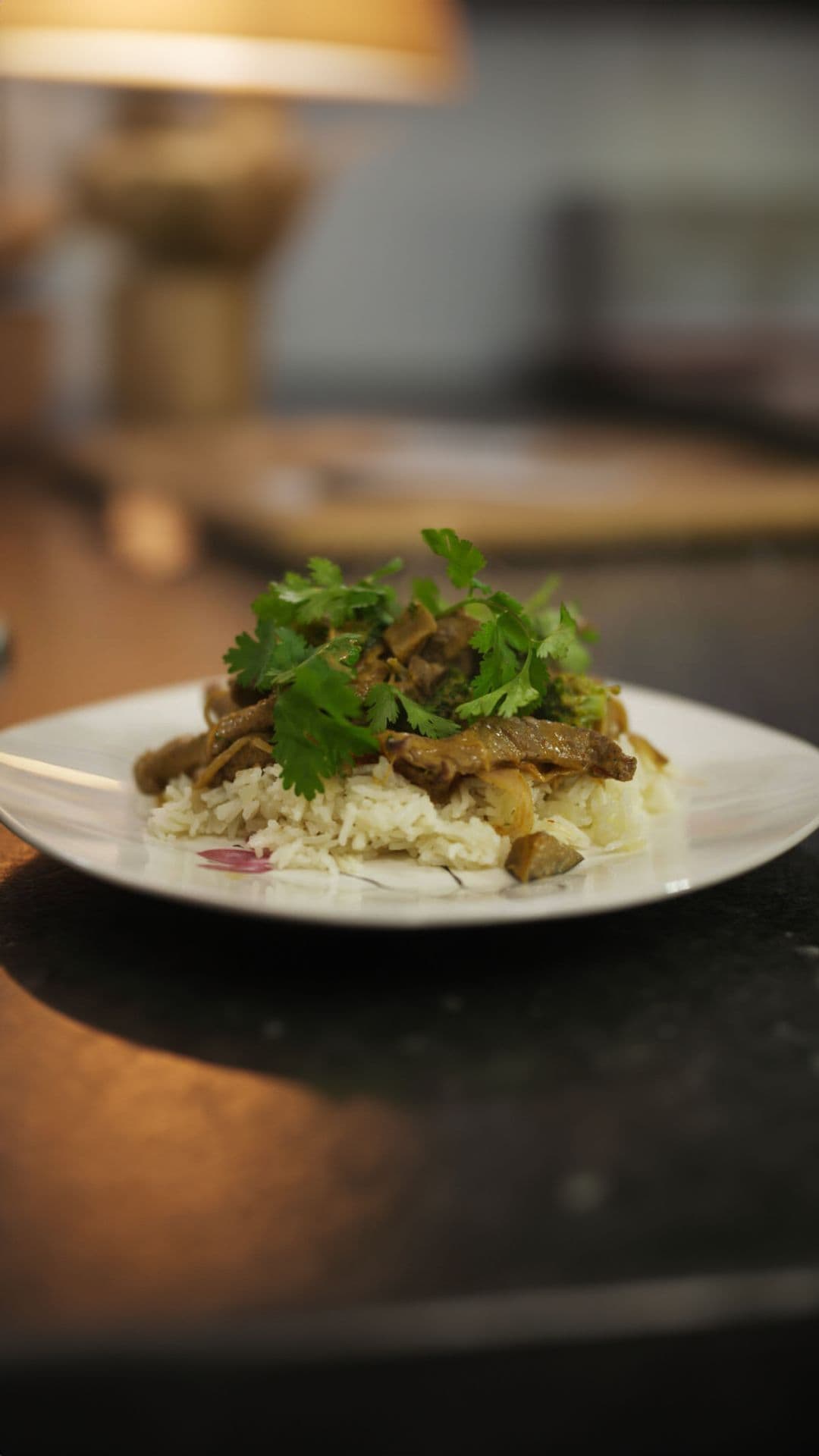Thaise curry met rundvlees, broccoli en aubergine