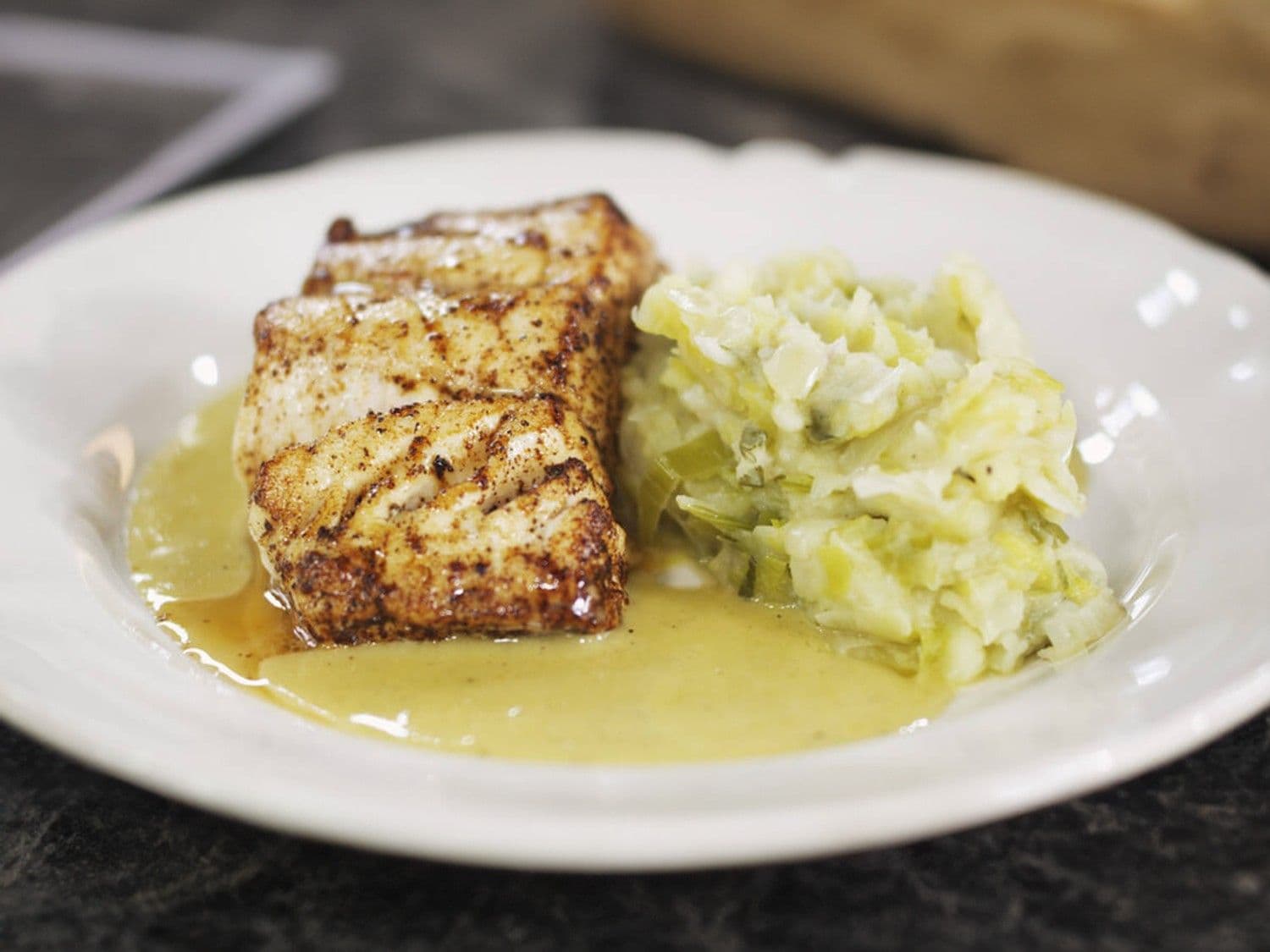 Kabeljauw met preistoemp en beurre blanc van witbier