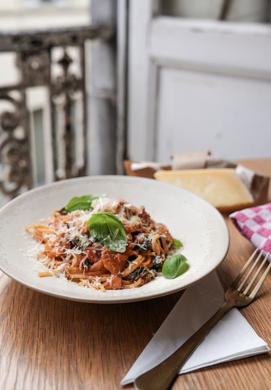 Spaghetti arrabiata met pancetta en boerenkool