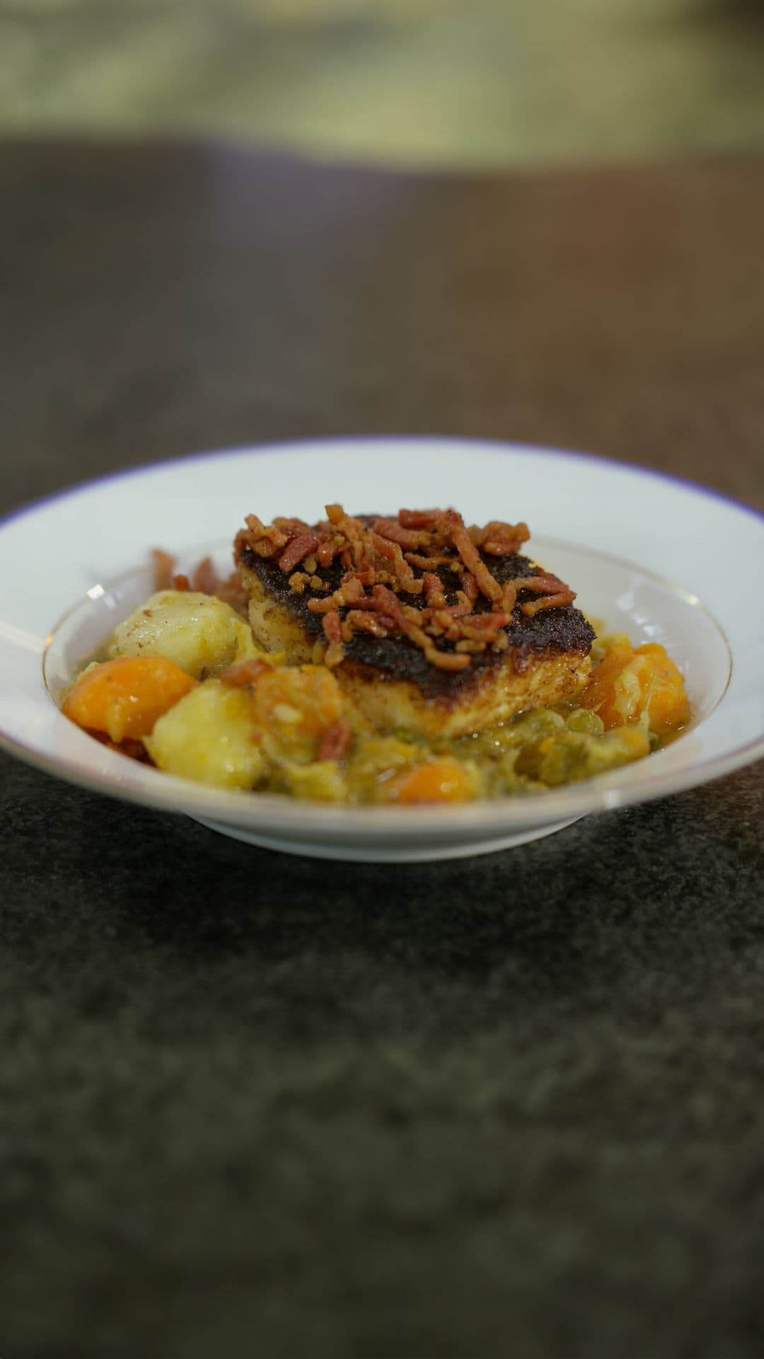 Gebakken griet met hutsepot en vinaigrette met spekjes
