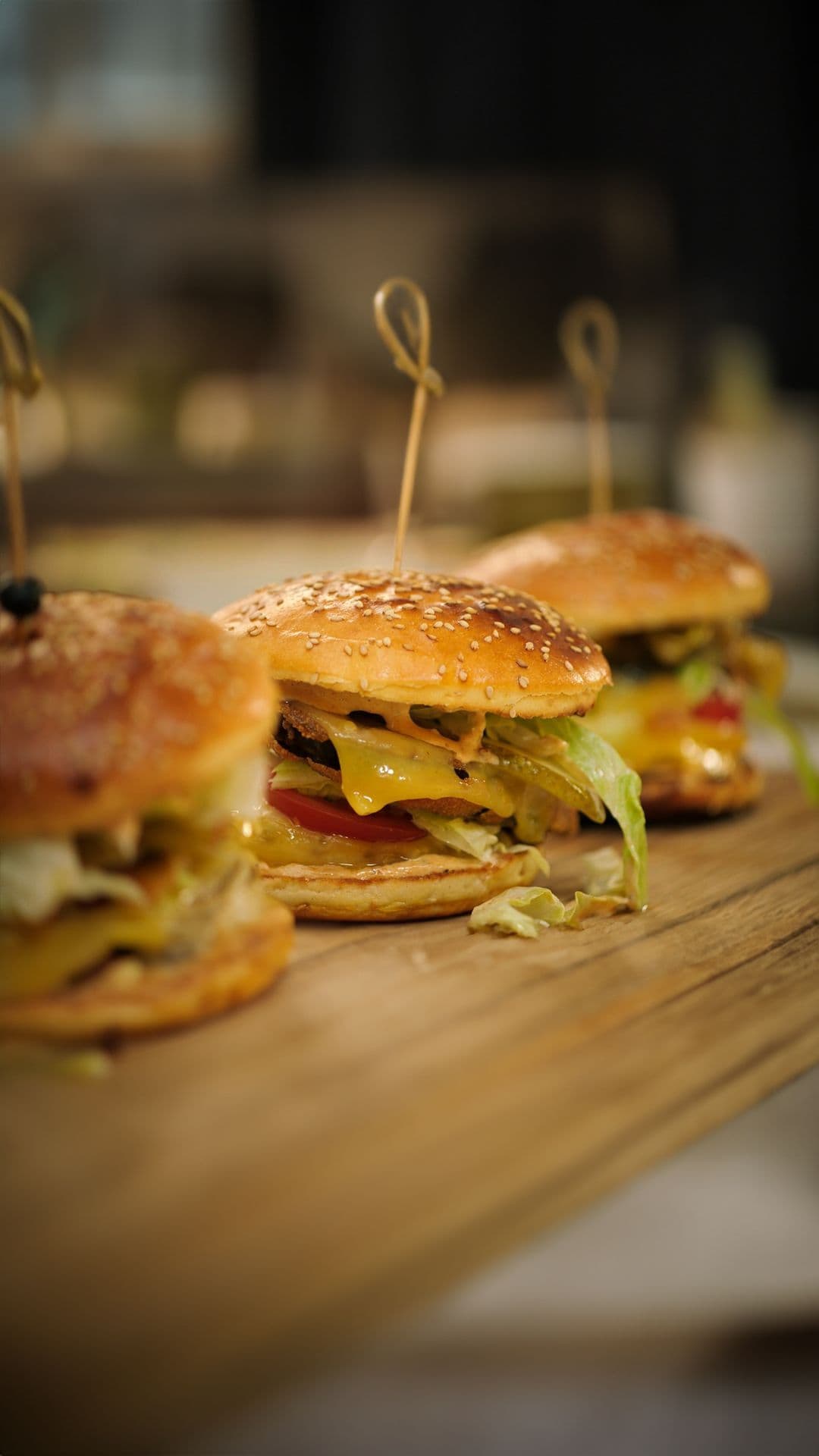 Vegetarische cheeseburger met Jeroens burgersaus