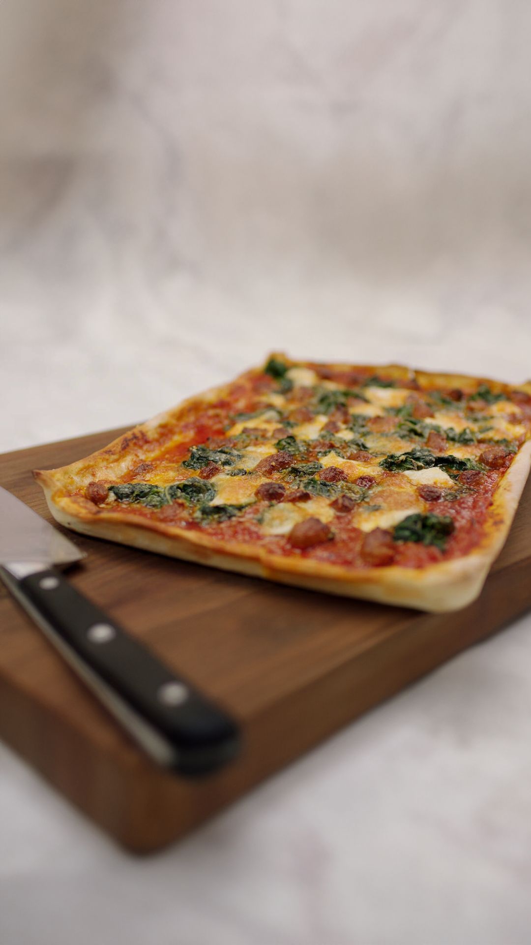 Panpizza met merguezballetjes