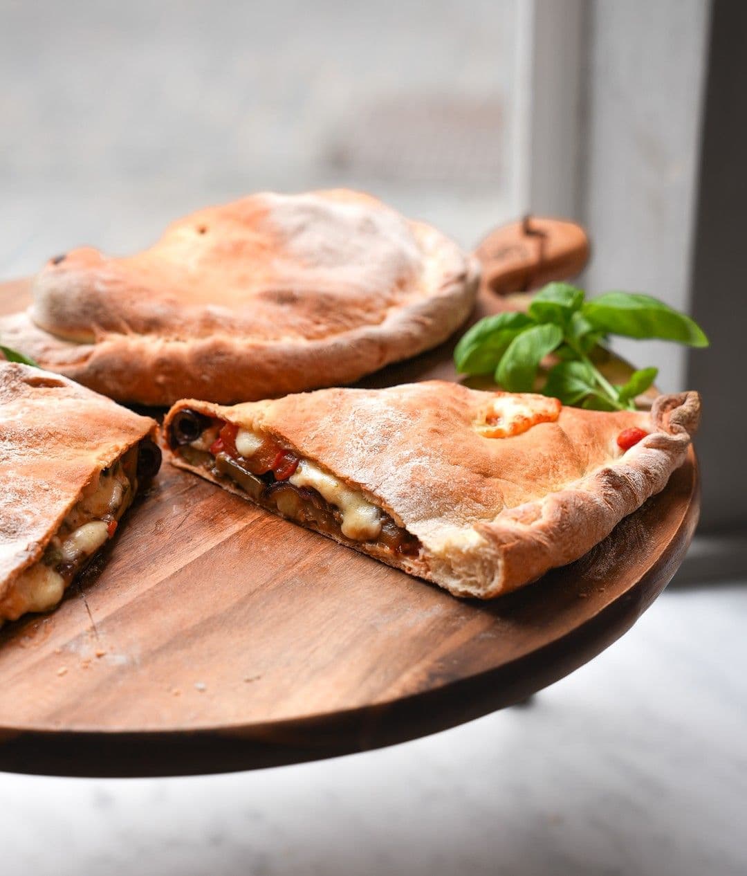Pizza calzone 'caponata'