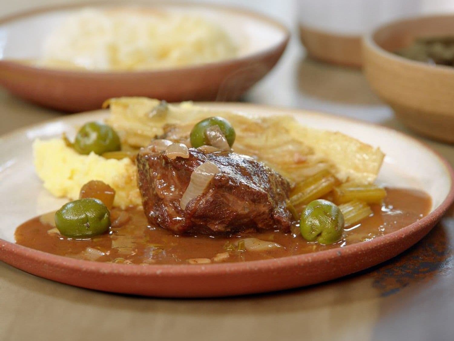 Kalfswangen met olijven, gesmoorde venkel en olijfoliepuree