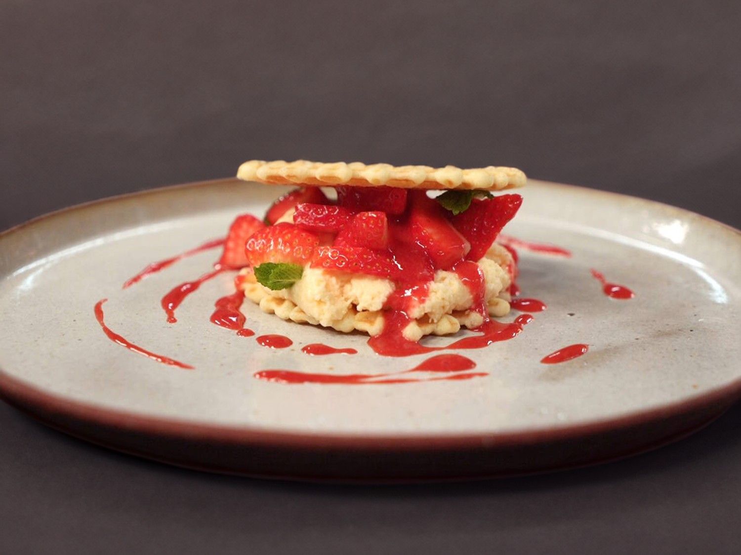 Expo van Parijse wafeltjes met mousse van tagada aardbei