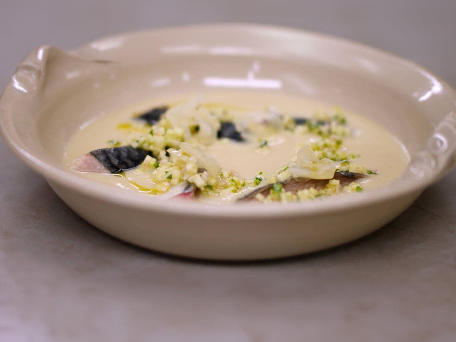 Vichyssoise van bloemkool met  gemarineerde makreel en appelsalsa