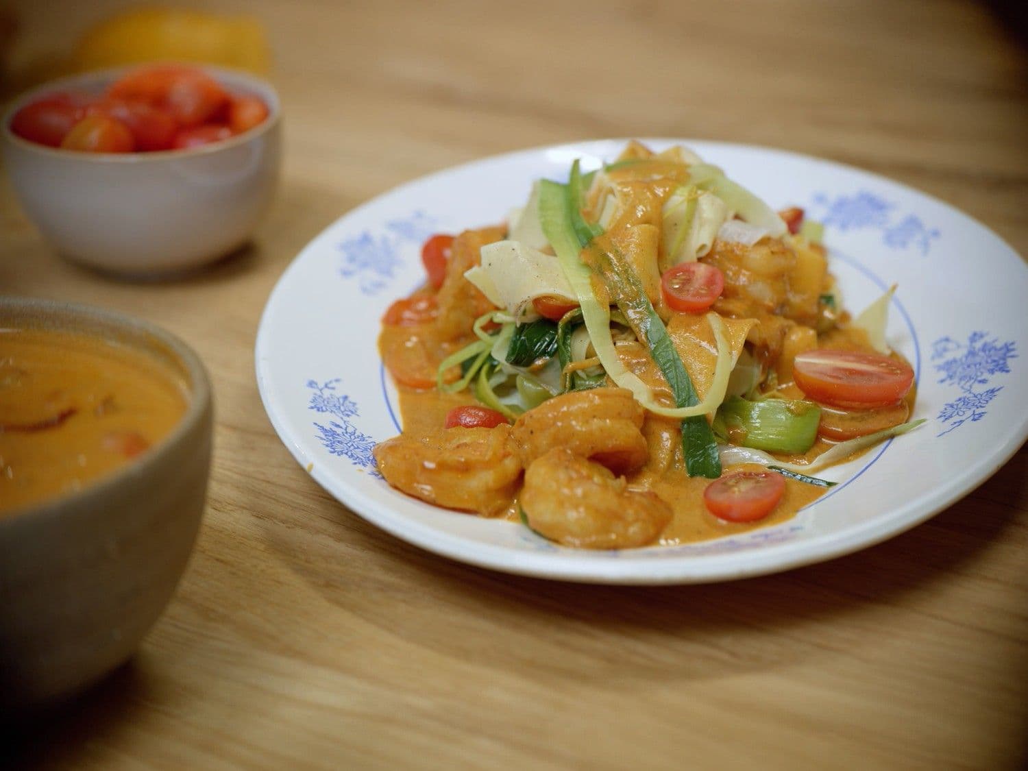 Scampi diabolique met tagliatelle en prei