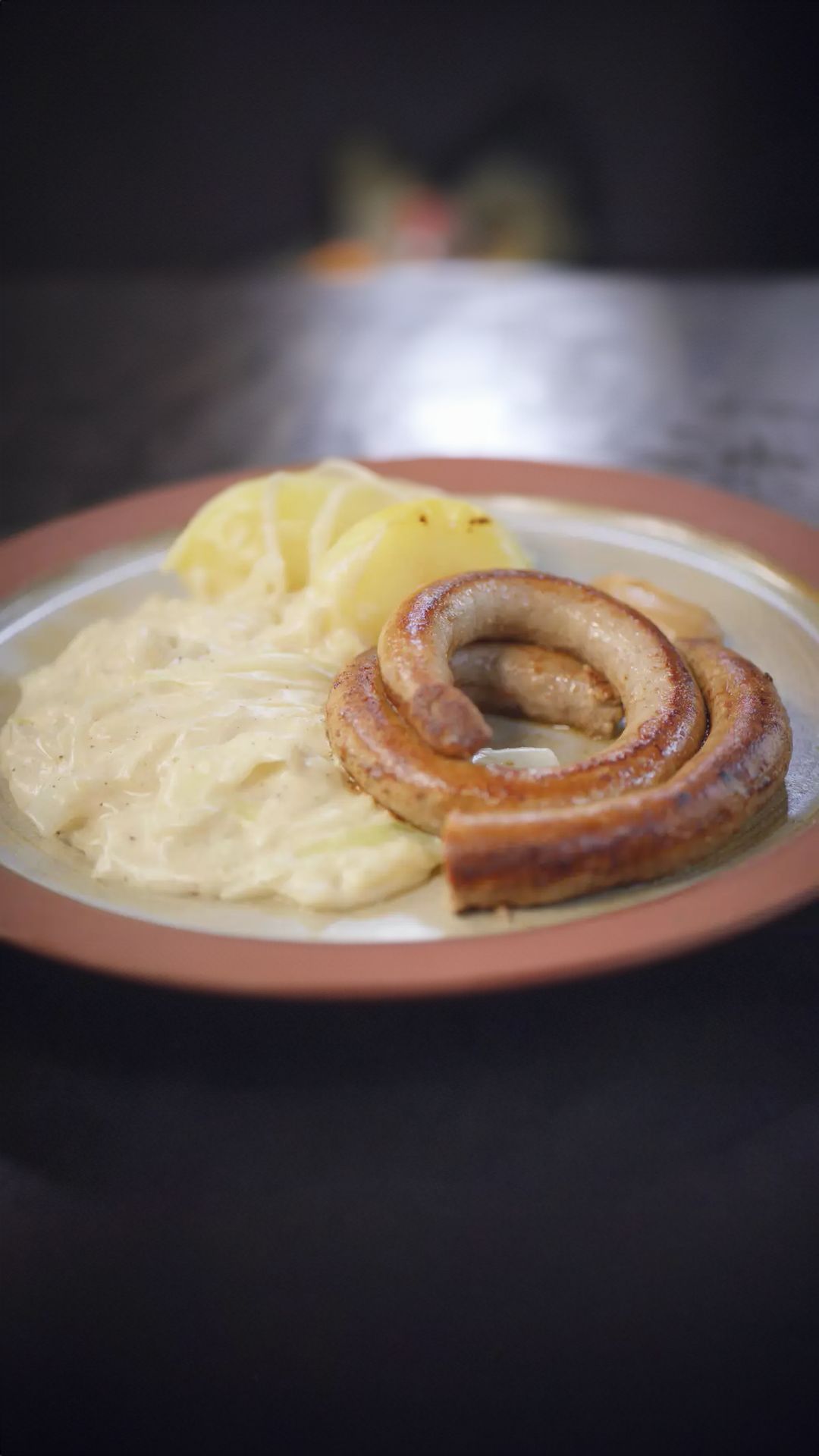 Chipolata met witte kool in witte saus
