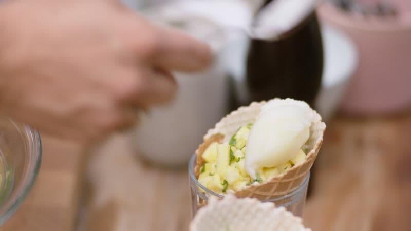 IJshoorn met mascarpone, ananassalade en sorbet van ananas