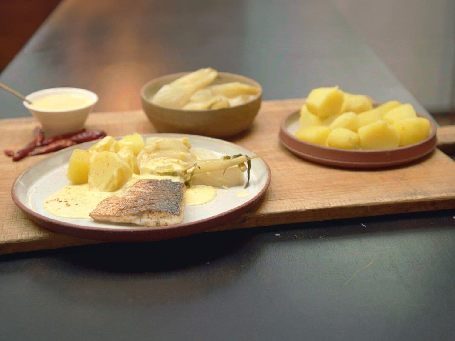 Zeebaars met venkel, hollandaisesaus en aardappelen