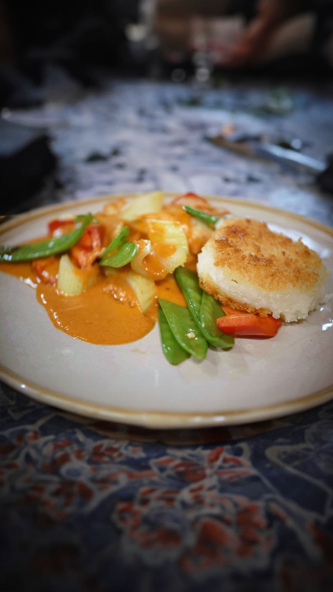 Zeewolf met rode curry en sticky rice kroketjes