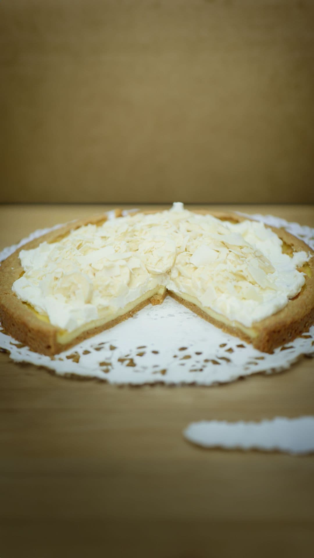 Bananentaart met Bretoens zanddeeg, slagroom en witte chocolade
