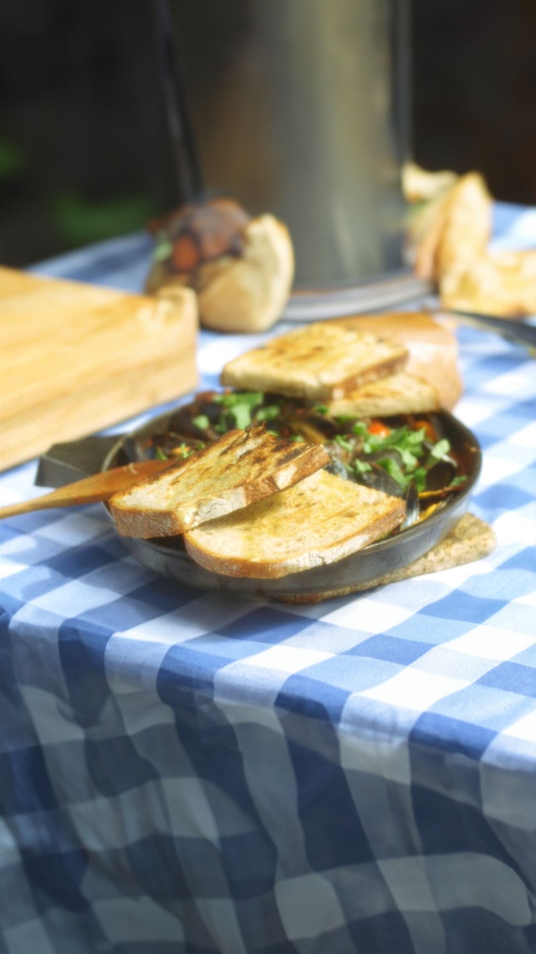 Mosselen ‘à la provençale’ met getoast brood