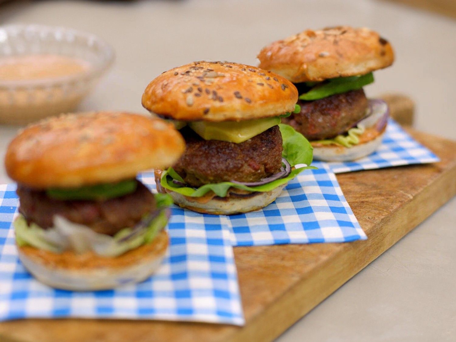 Chorizoburgers met zuiderse mayonaise