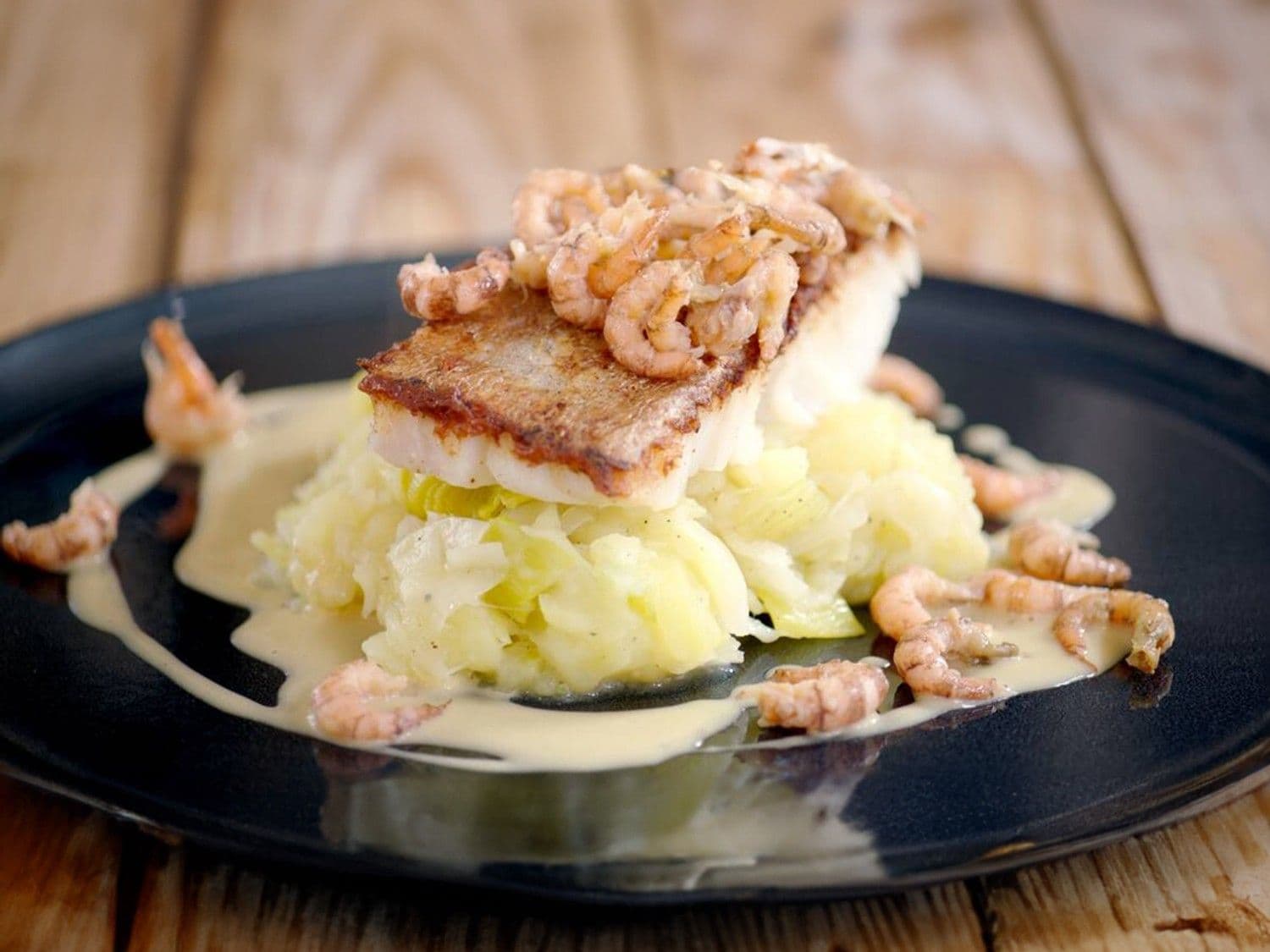 Pollak met grijze garnalen, beurre blanc en prei 