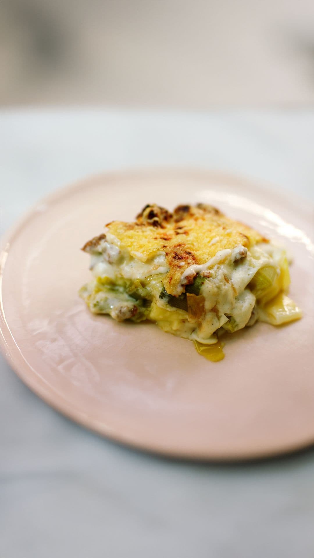 Ovenschotel met puree, prei, kaassaus