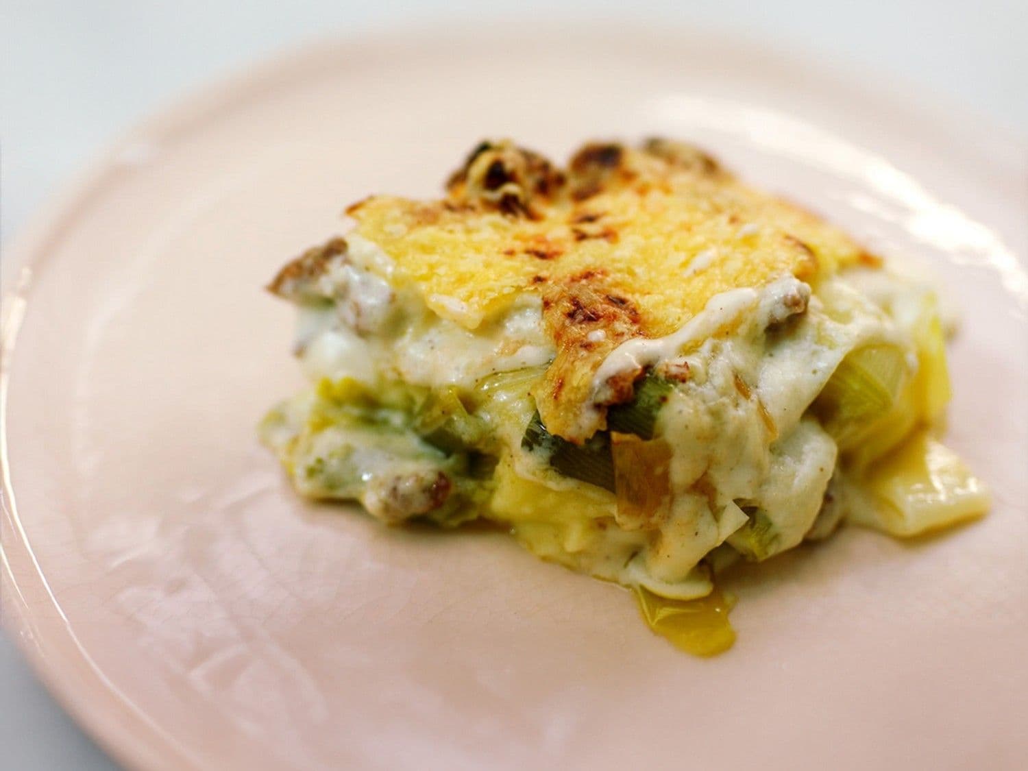 Ovenschotel met puree, prei, kaassaus
