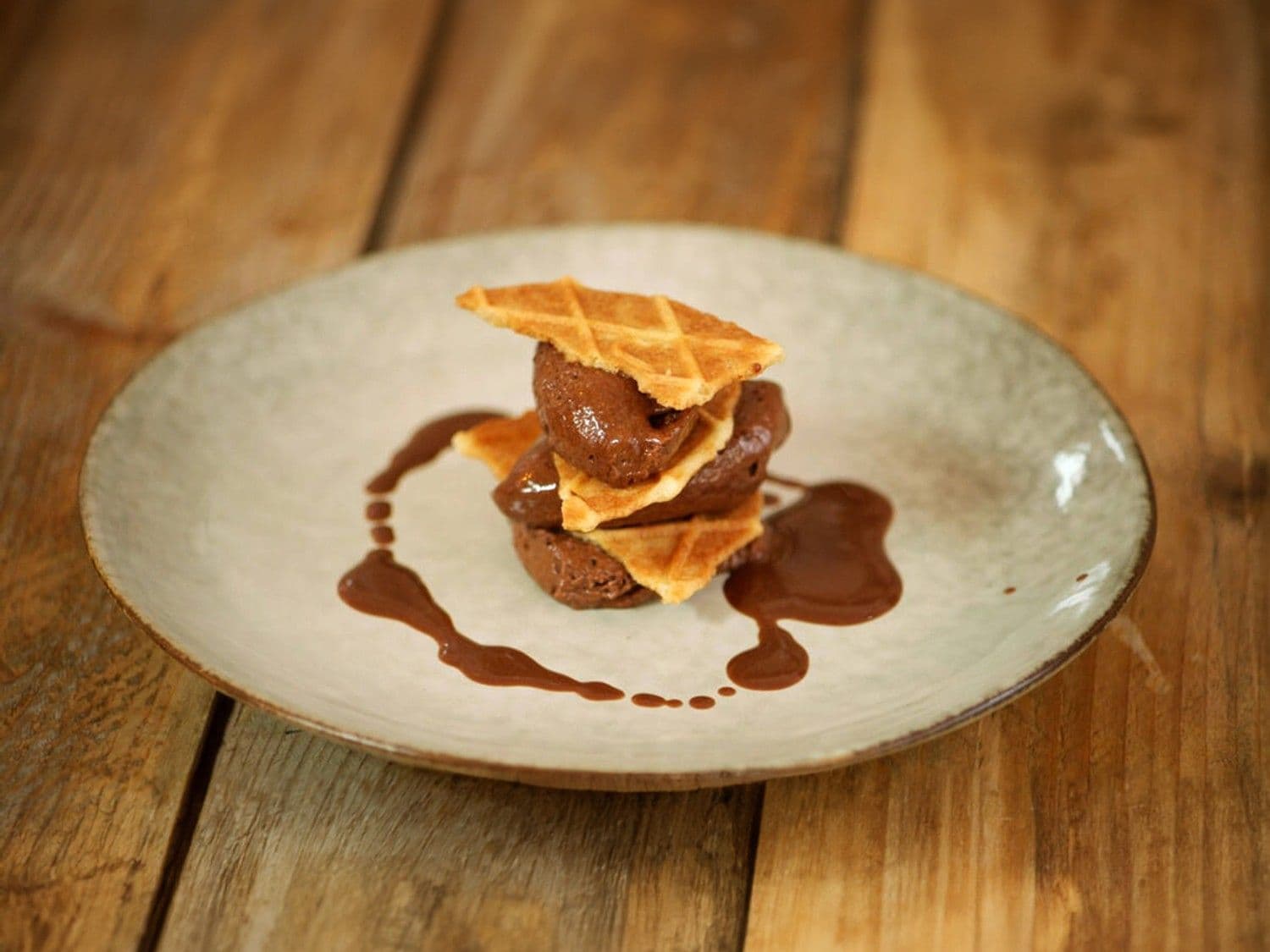 Millefeuille van mokkamousse en boterwafels