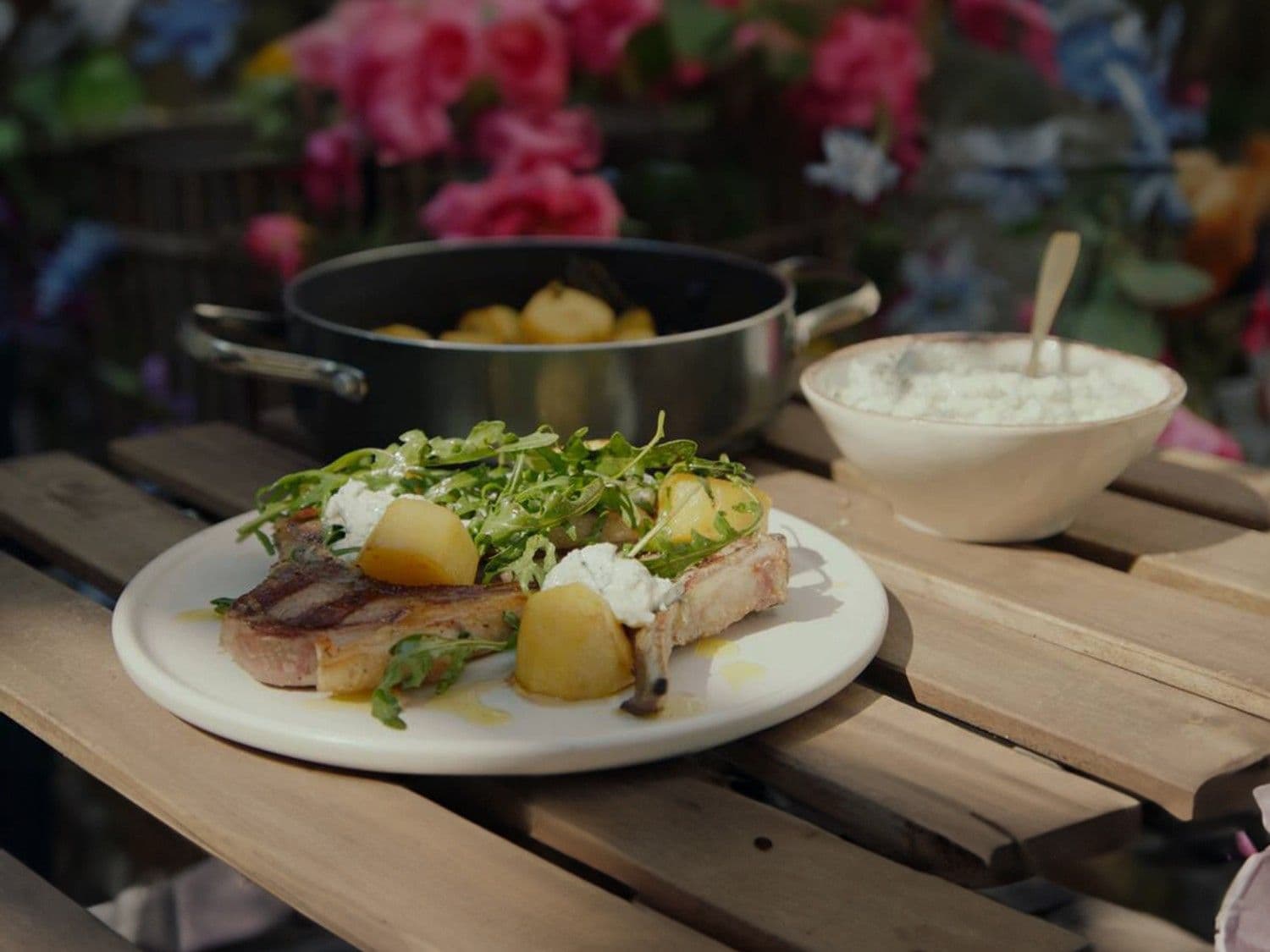 Lamskoteletjes met seldertzatziki en gekonfijte aardappel