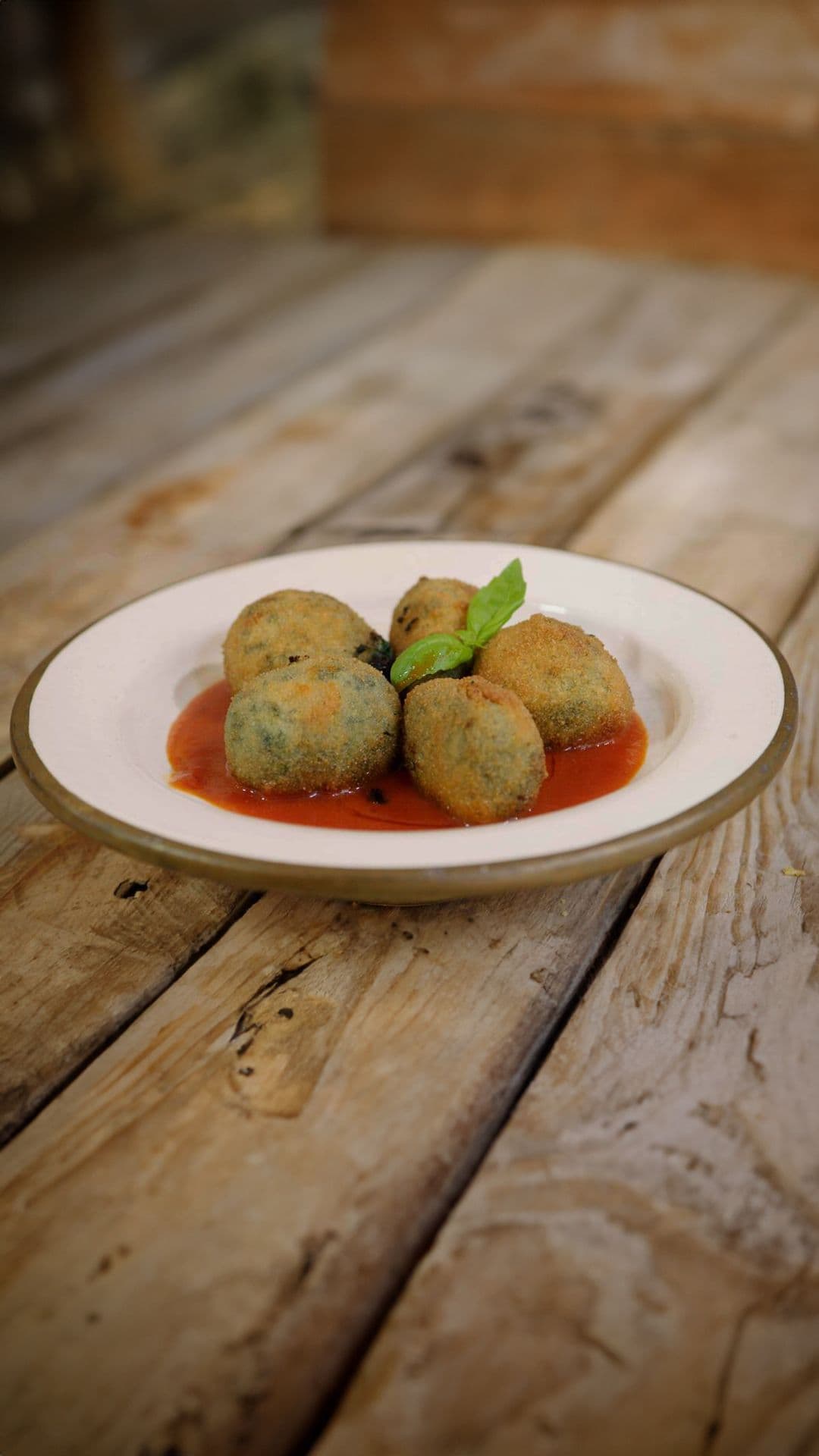 Spinaziekroket met tomatensaus