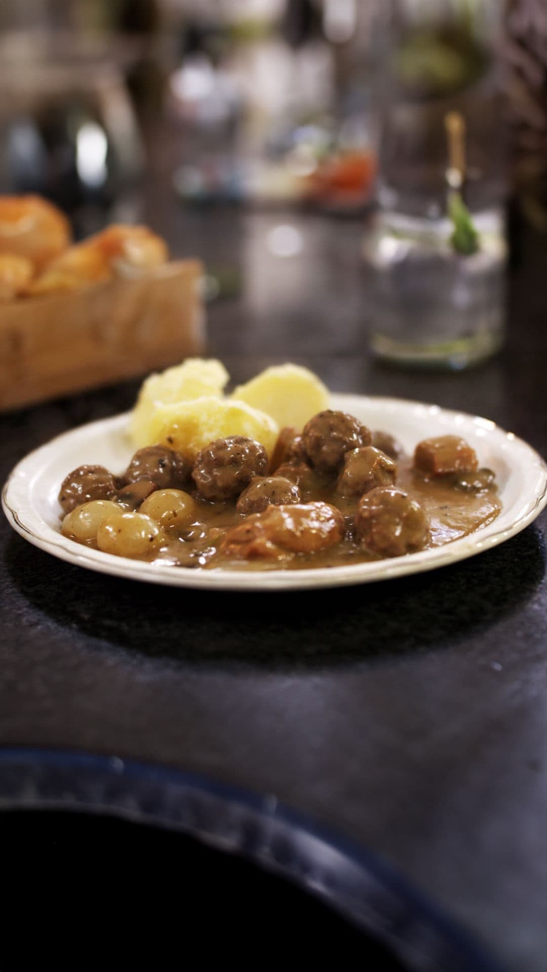Kalfsfricassee met champignons en zilveruitjes