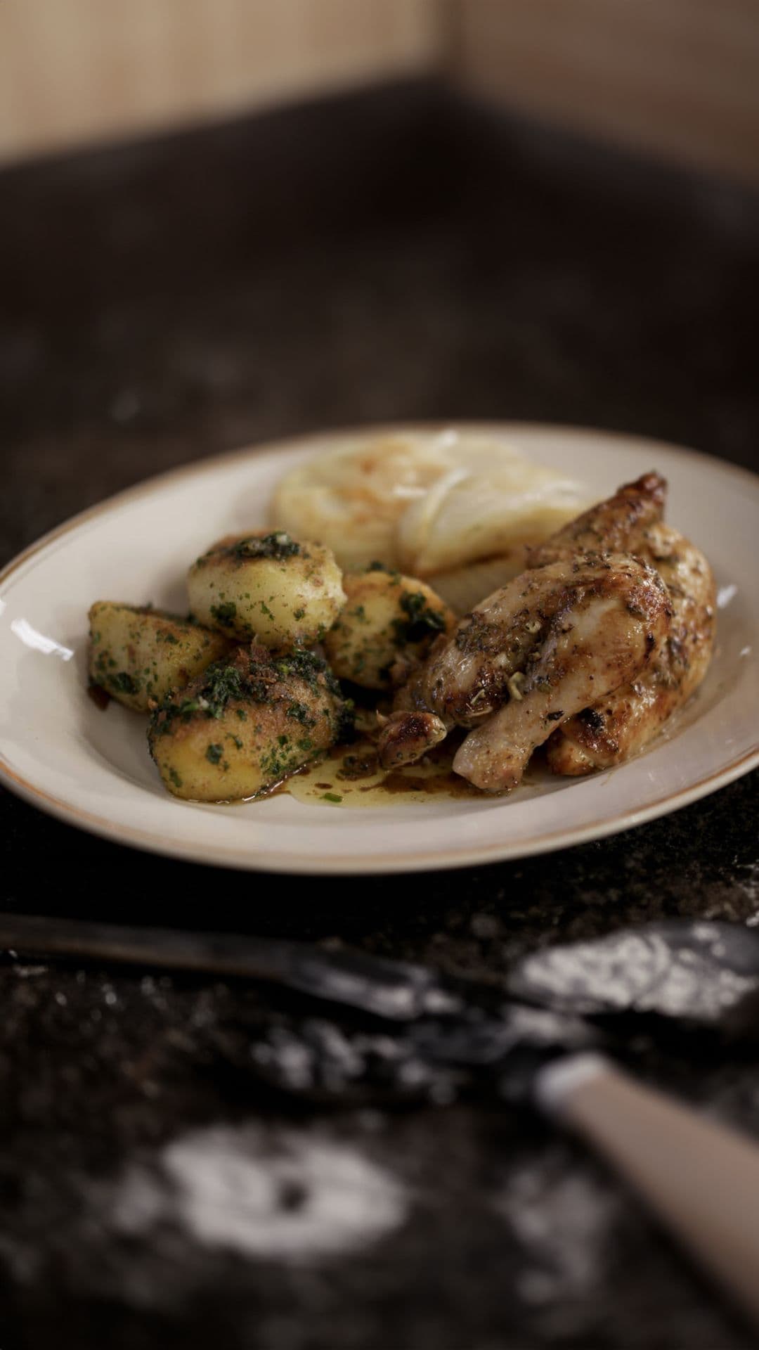 Piepkuiken met venkel en aardappelen