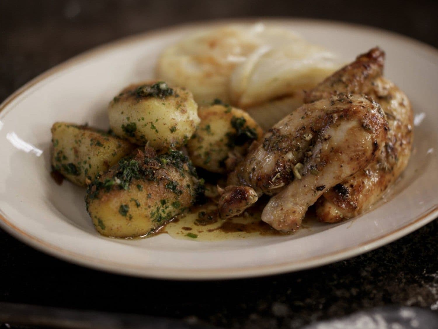 Piepkuiken met venkel en aardappelen