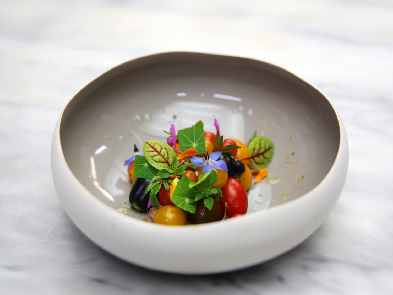 Gemarineerde makreel met guacamole en een tomatensalade