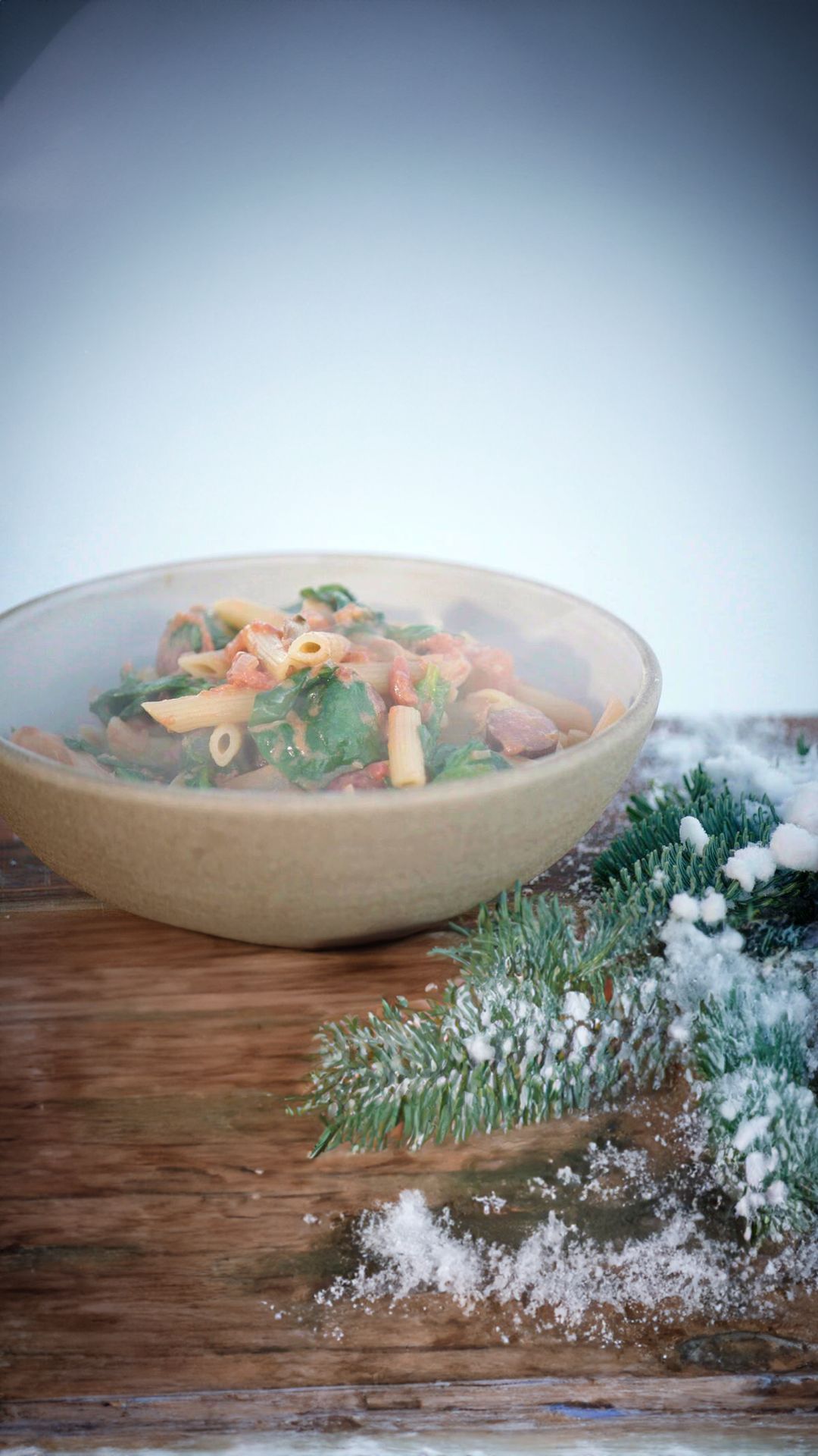 Pasta met chipolata, oesterzwam, spinazie en spek