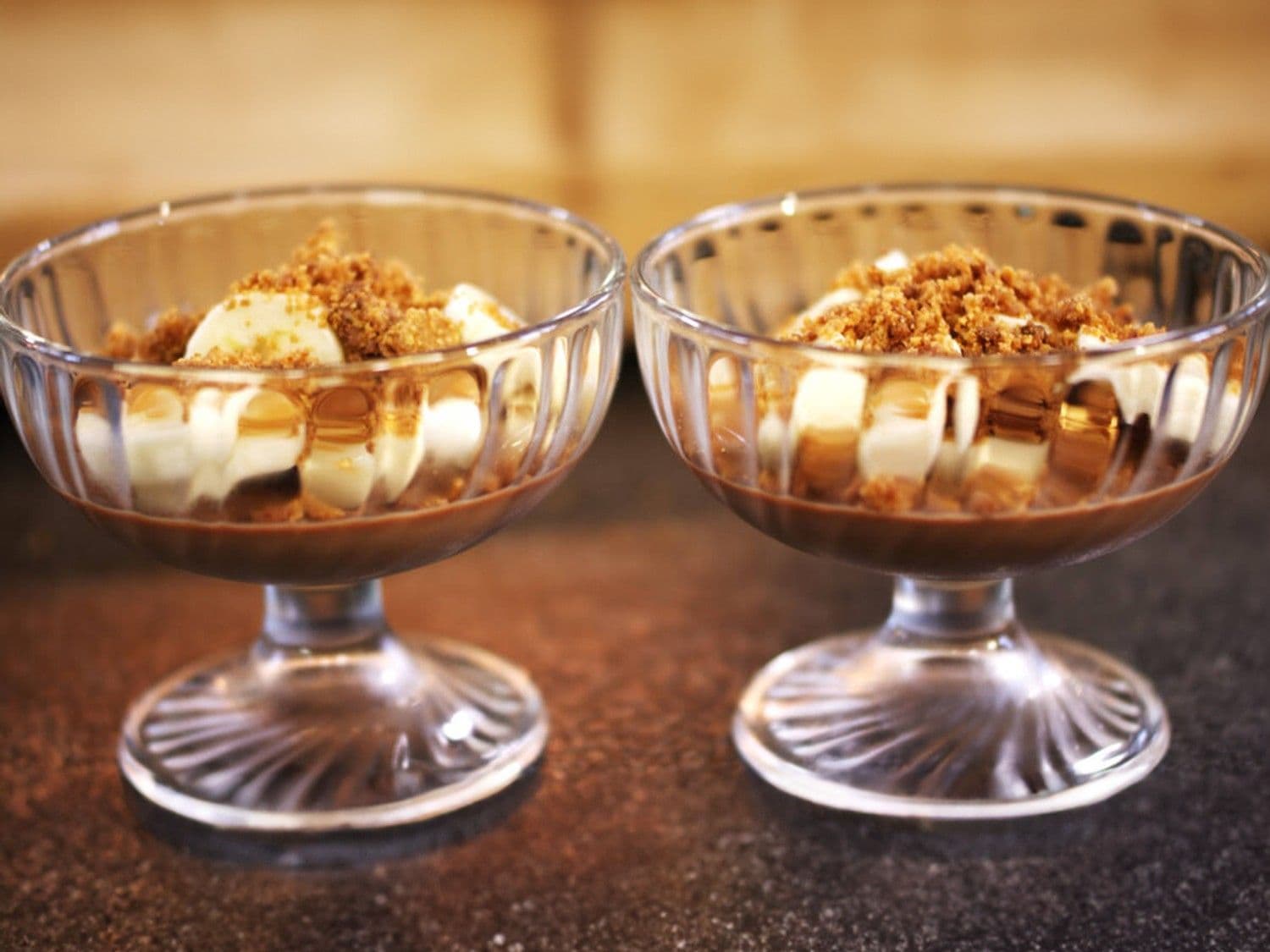 Panna cotta van chocolade met banaan