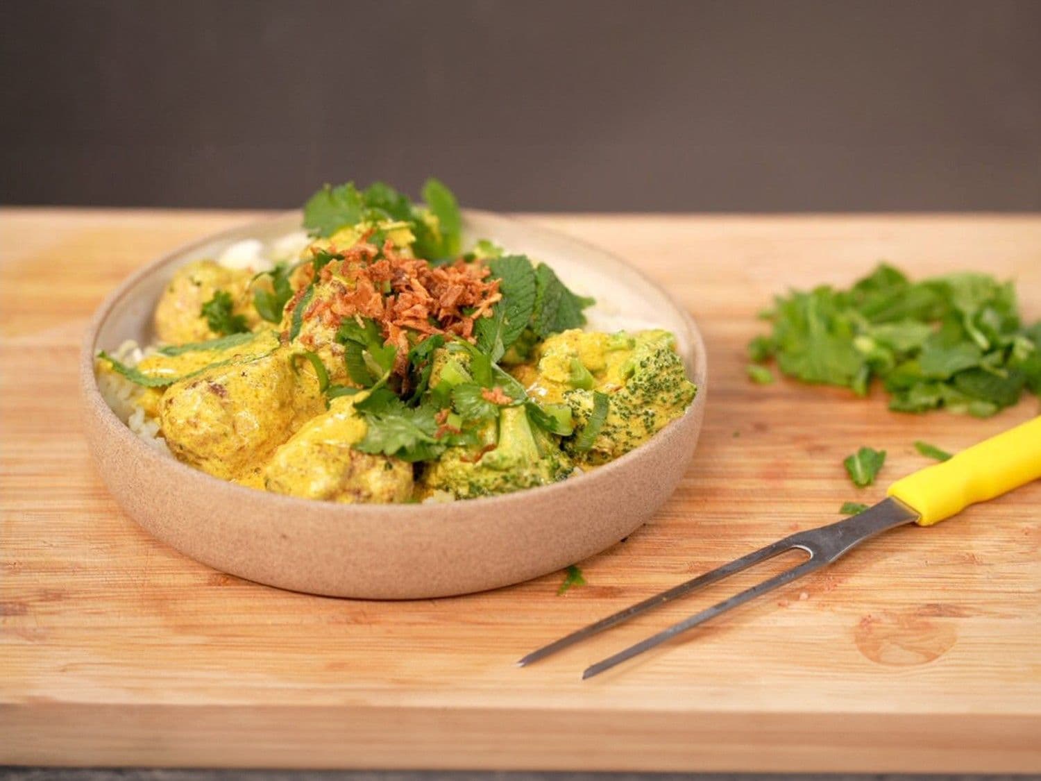 Kruidige gehaktballetjes met rijst en broccoli