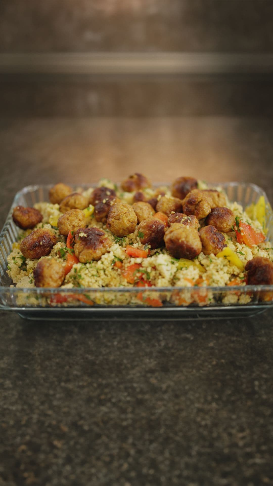 Couscous met geroosterde paprika en kruidige gehaktballetjes