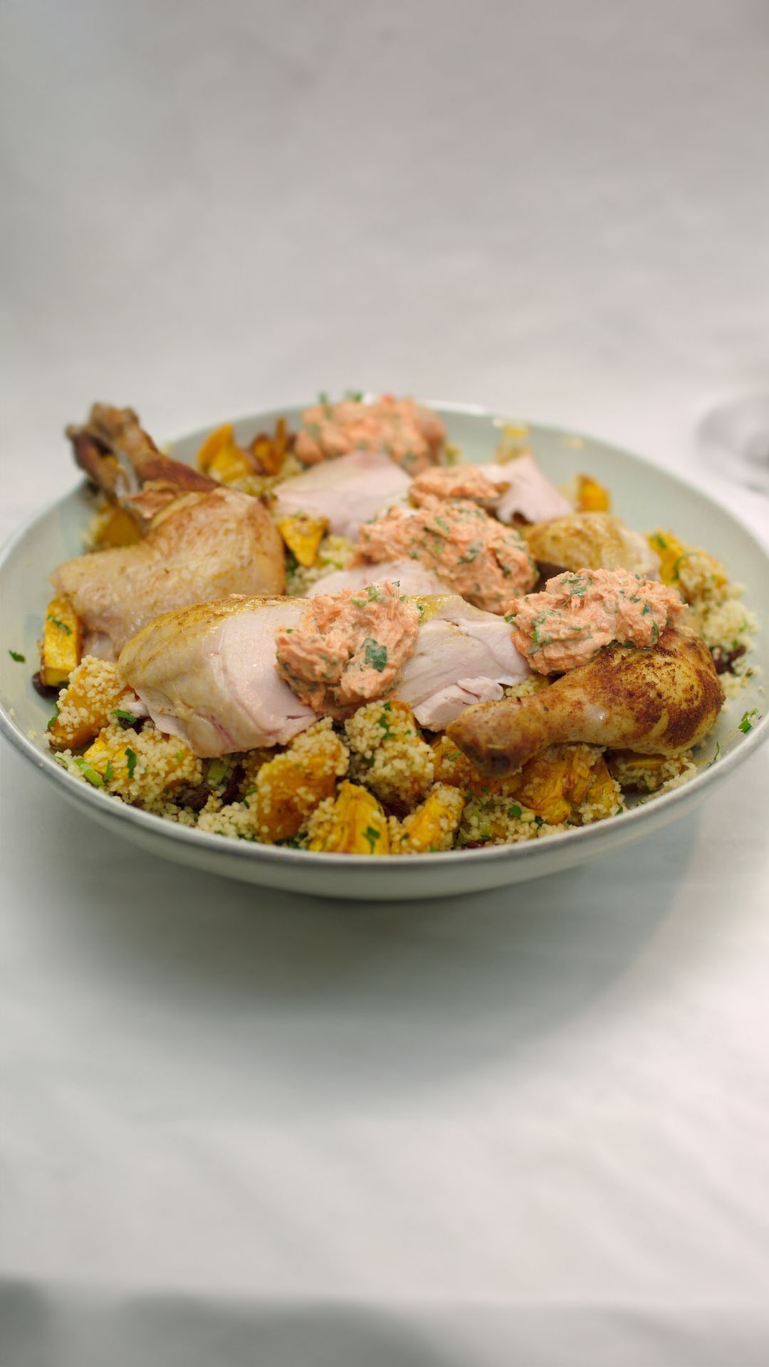Gebraden kip met citroen, worteltzatziki en couscous