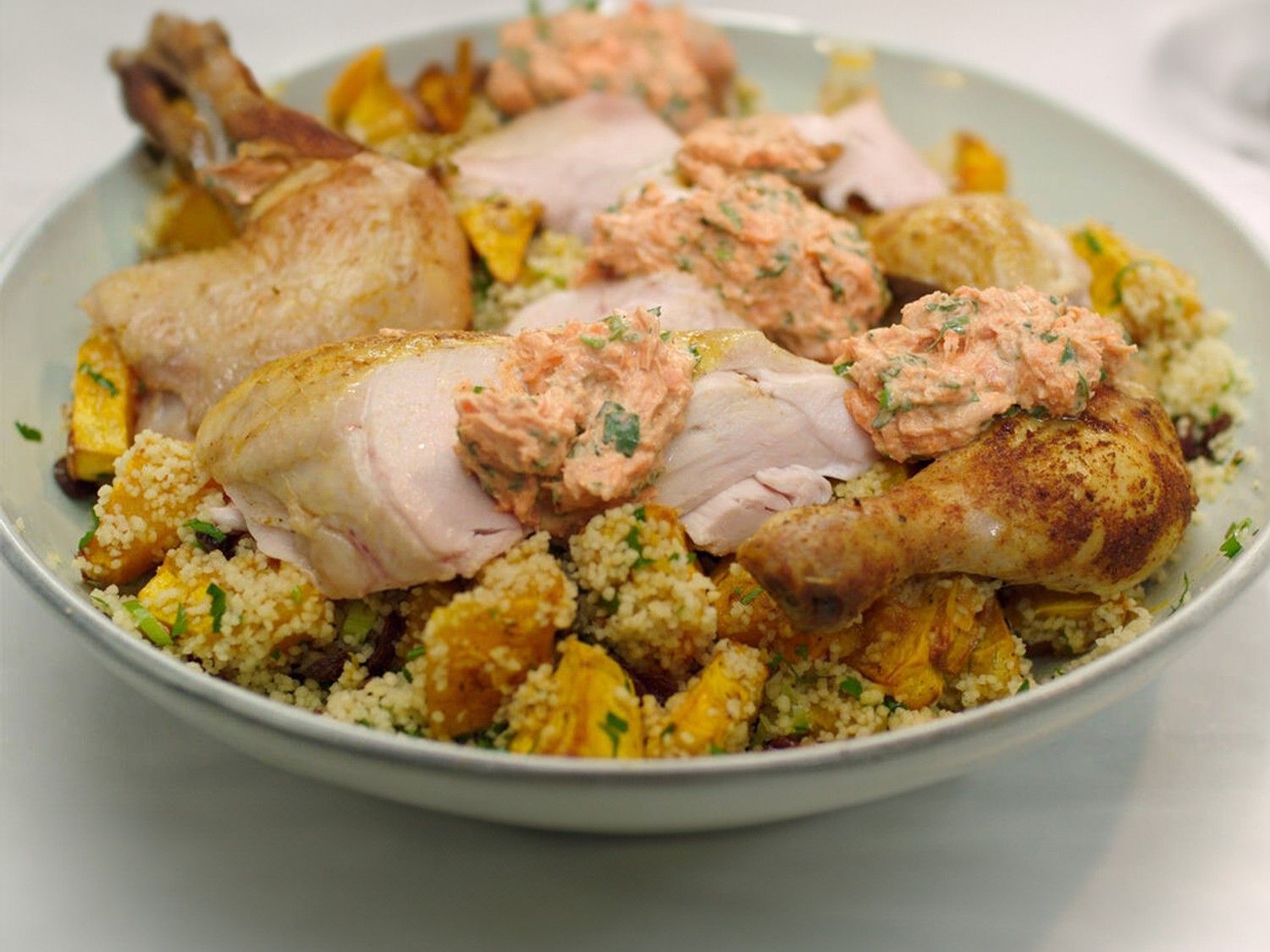 Gebraden kip met citroen, worteltzatziki en couscous