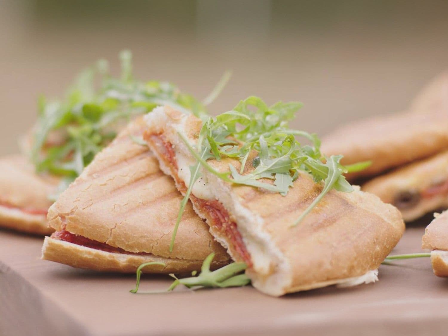 Croque diavola, puttanesca en met blauwe kaas en perzik