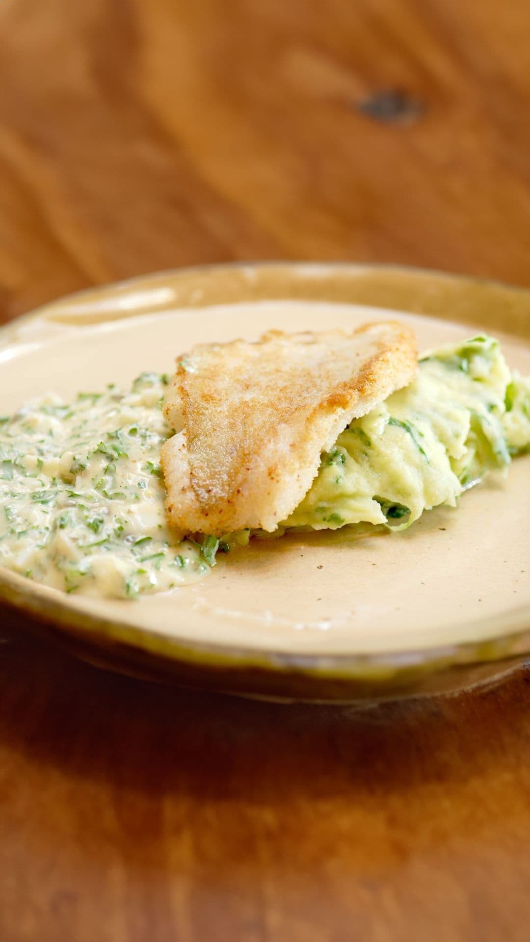 Steenbolk met spinaziepuree en gribiche