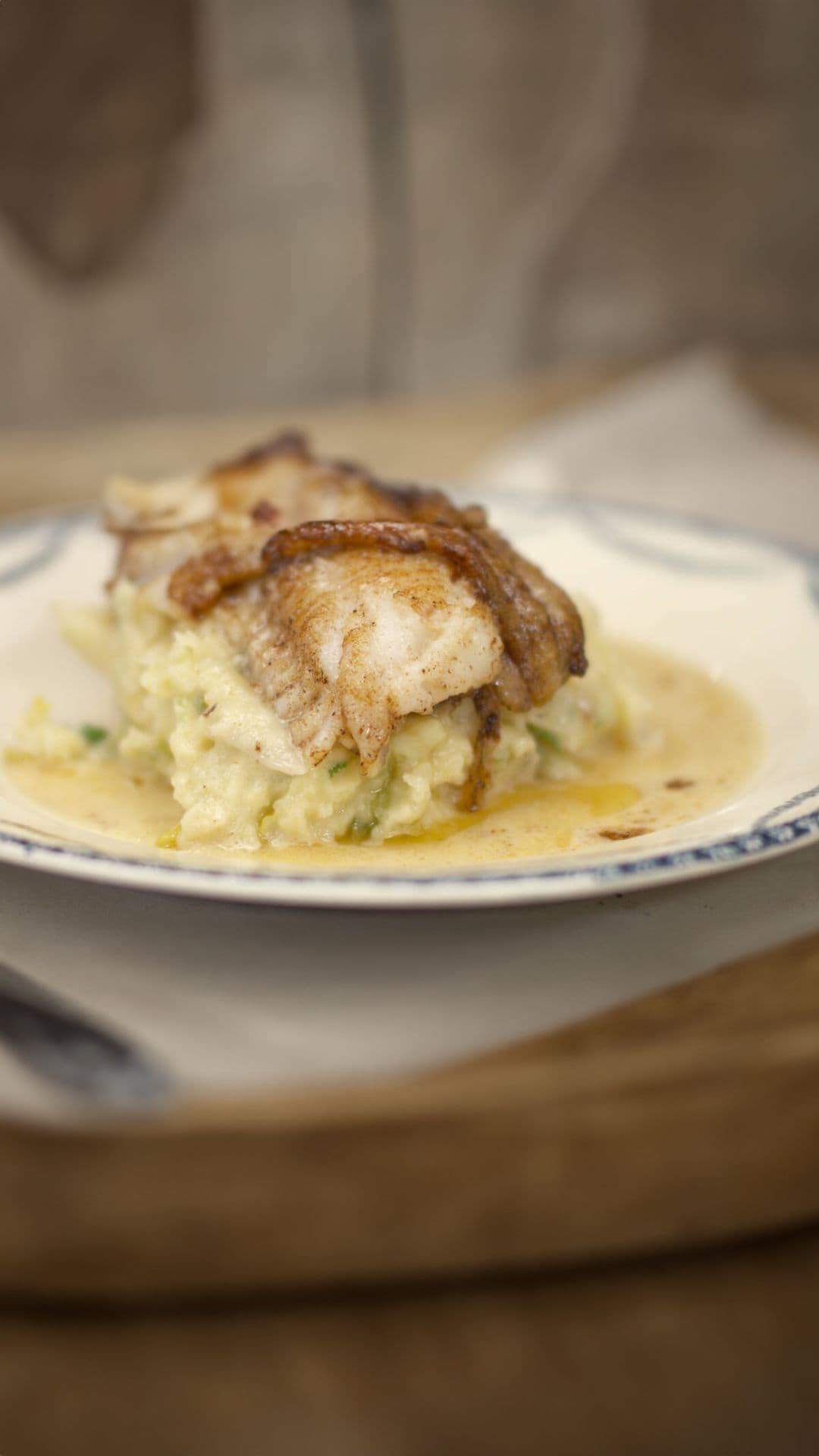 Pladijs met selderpuree en wijnsaus