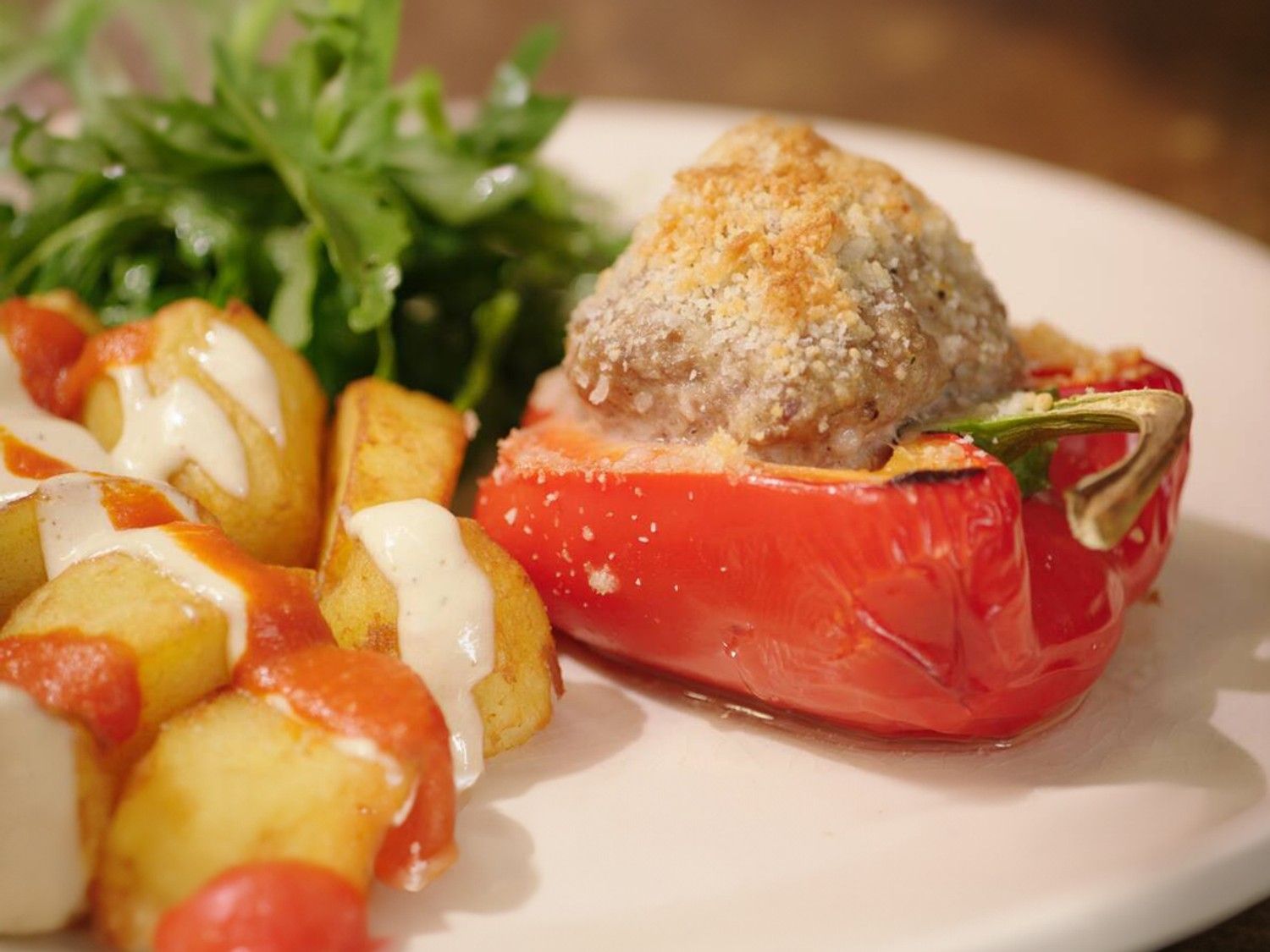 Gevulde paprika’s met patatas bravas