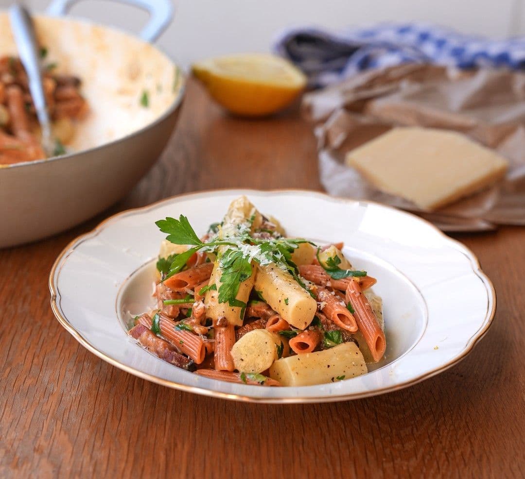 Pasta carbonara met schorseneren en linzenpenne