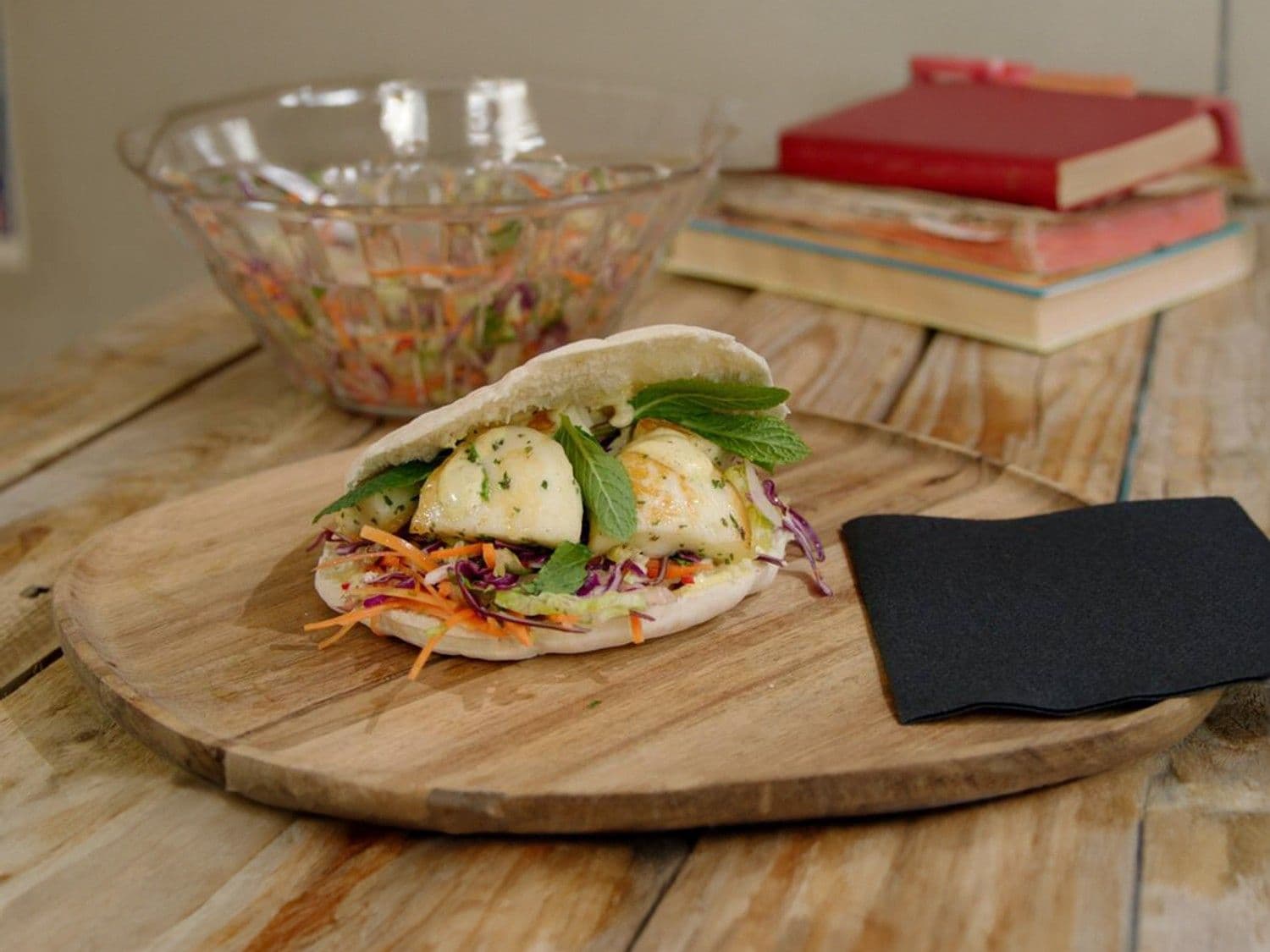Pita met halloumi en curry-aioli