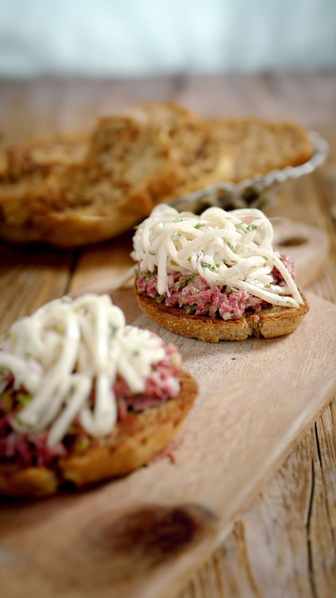 Toast steak tartaar met remoulade van knolselder