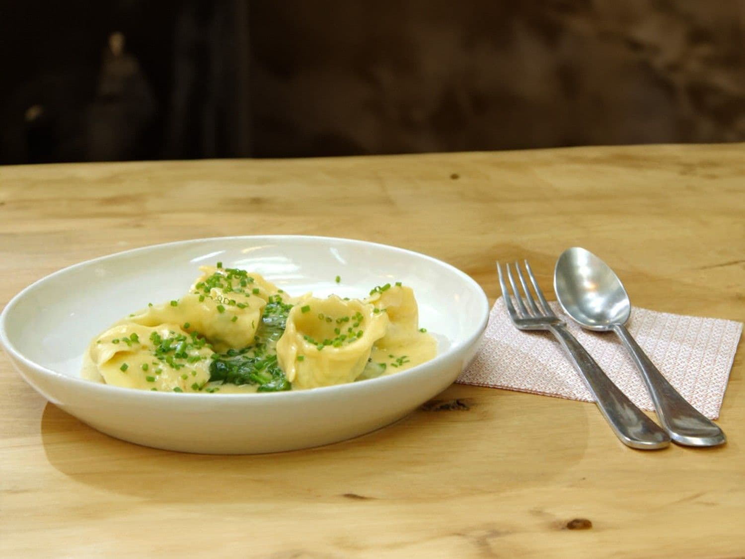 Tortelloni van kabeljauw en ricotta met spinazie