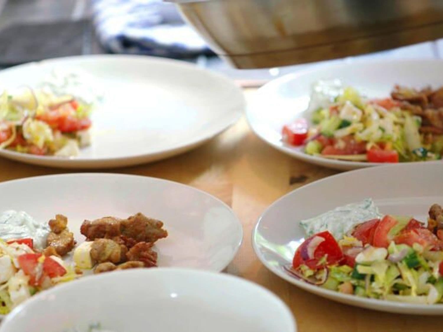 Frietjes met pitavlees, feta en tzatziki